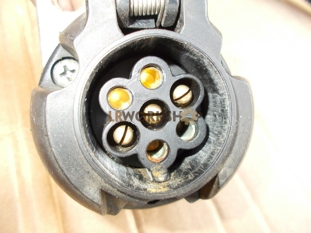 C0499 Connector Trailer pickup Defender 2002MY Find Land Rover