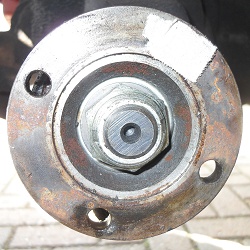 Differential Pinion Flanges and Oil Seals - Find Land Rover parts at LR