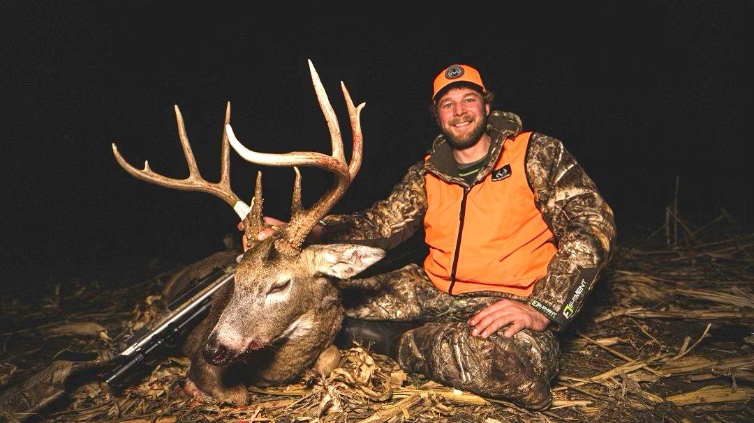 How to Deer Hunt the Midwest Realtree Camo