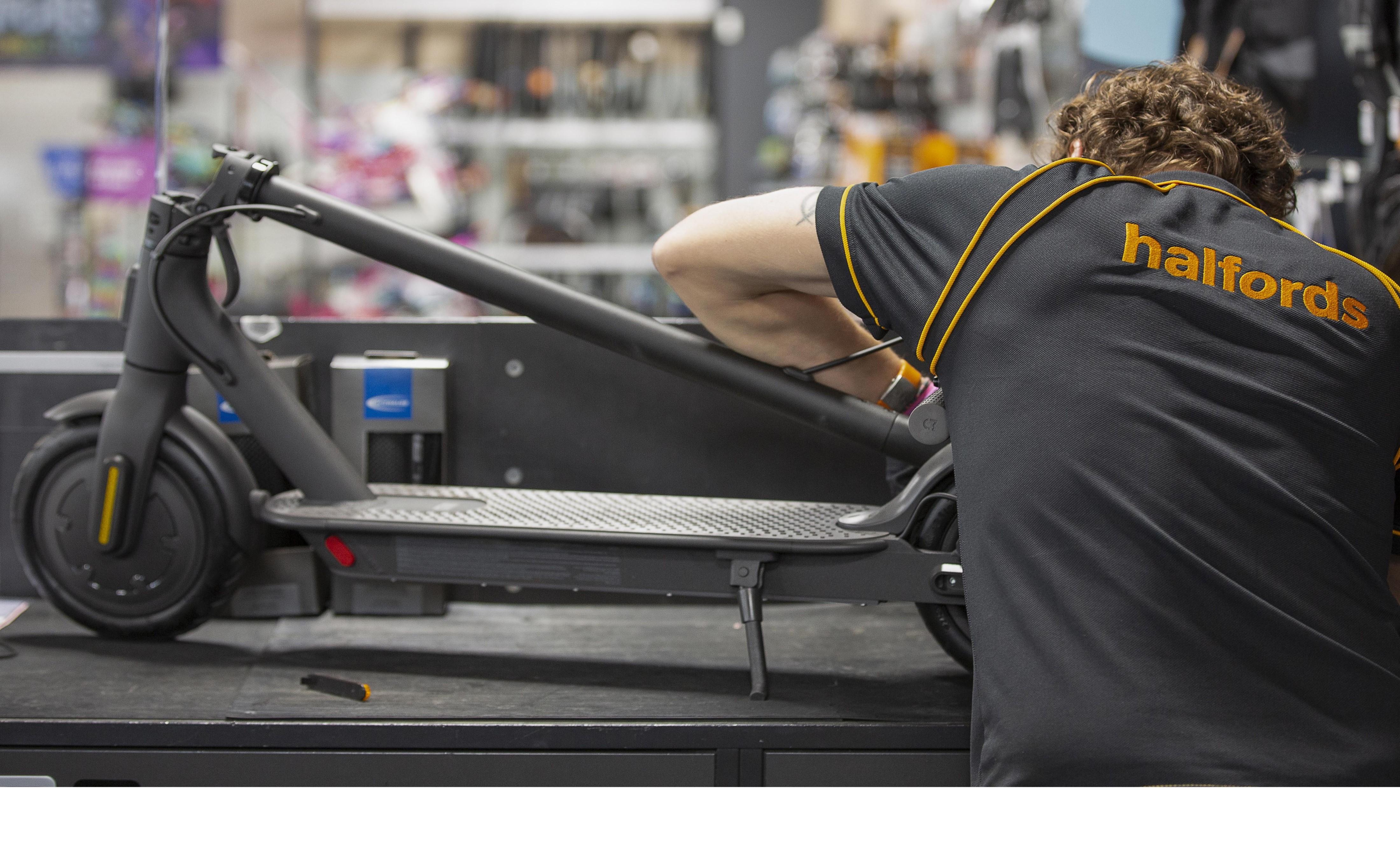 EScooter Battery FAQs Halfords UK Halfords IE