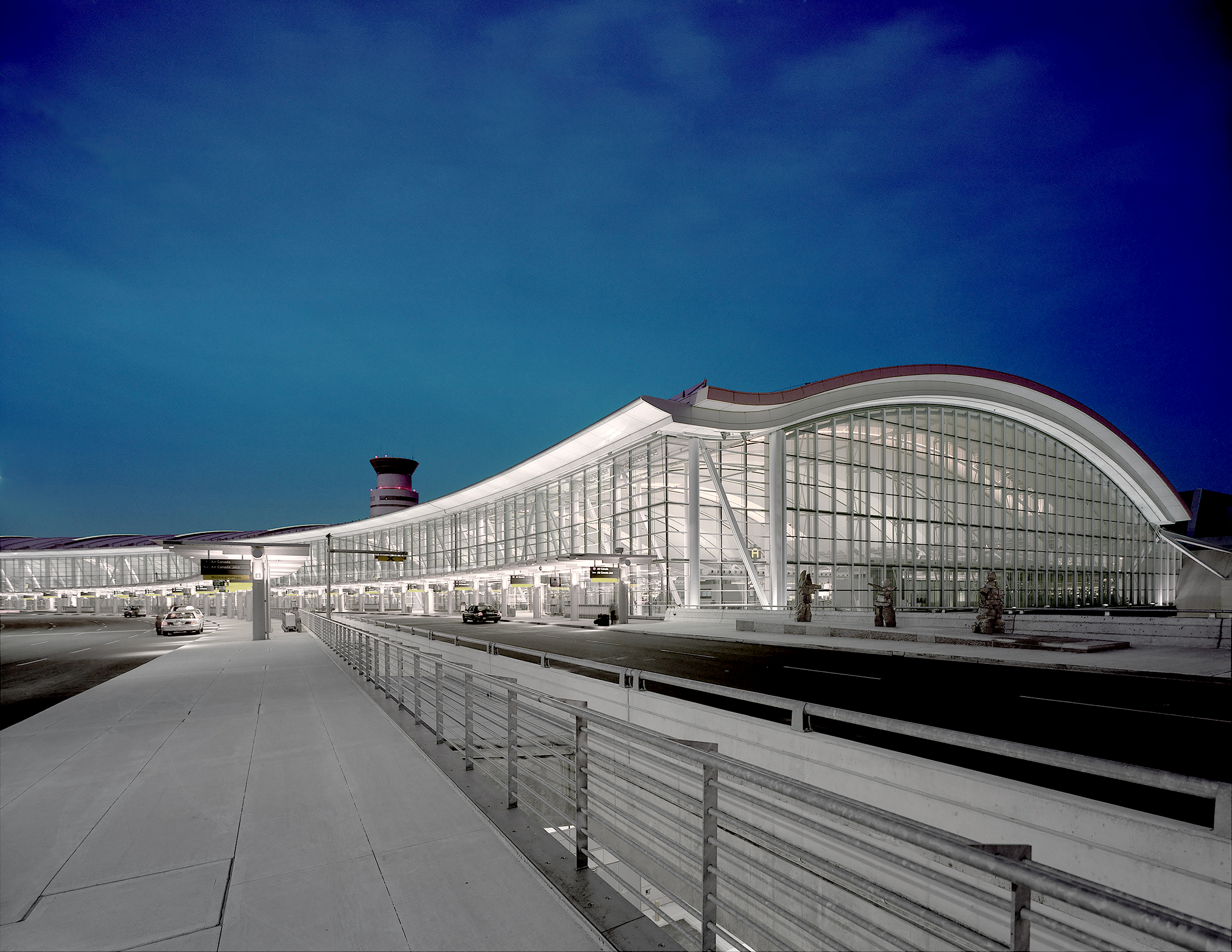 Astral OOH wins Toronto’s Pearson Airport » Media in Canada