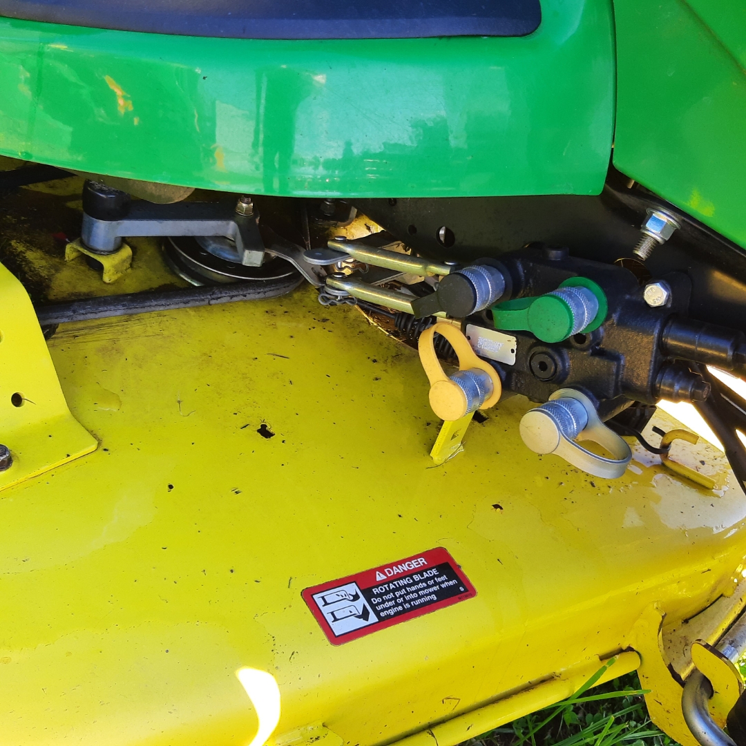 Used John Deere X738