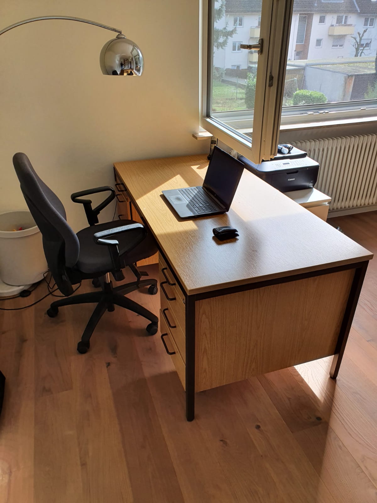 Schreibtisch 160x80 mit abschließbaren Schubladen von Assmann Büromöbel moebelkeller.de