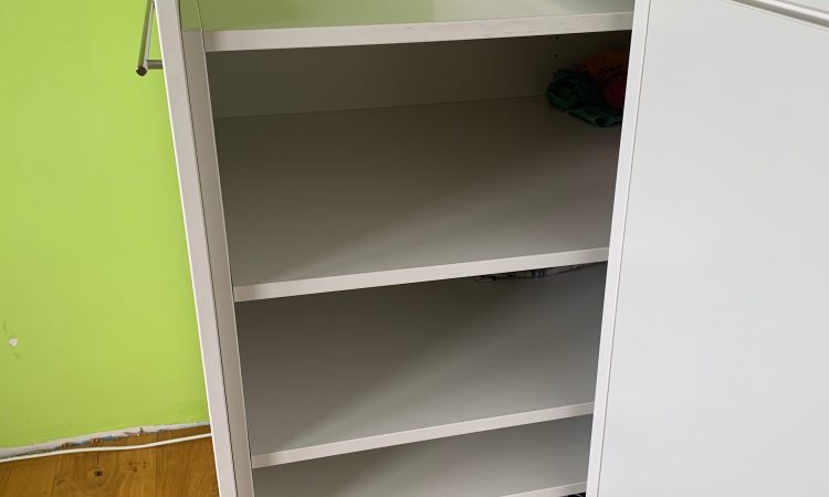 Hochbett mit integriertem Kleiderschrank vom Schreiner gefertigt