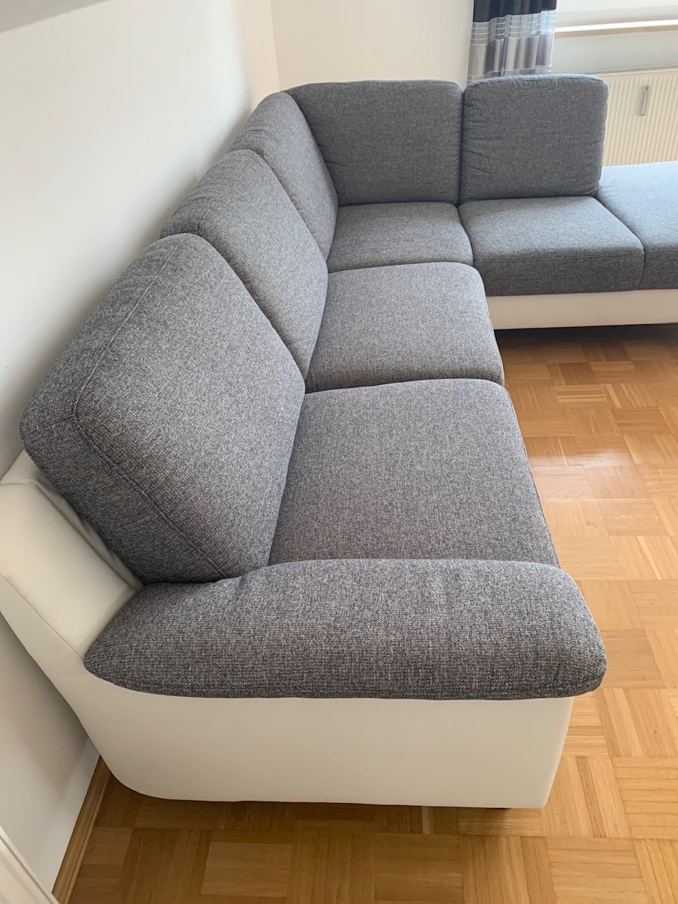Couch grauweiß (Segmüller) moebelkeller.de