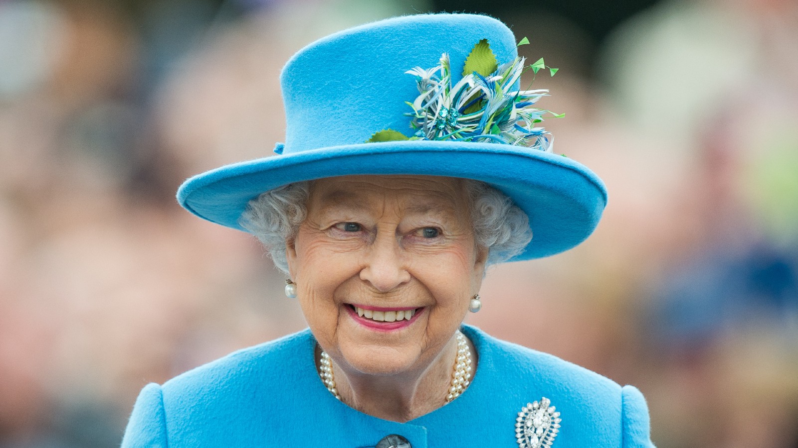 The Queen's bizarre bath time routine is so specific GoodtoKnow