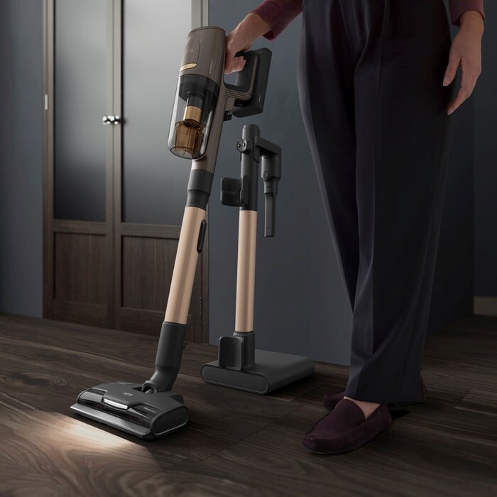 AEG 8000 Series Cordless vacuum review | Real Homes