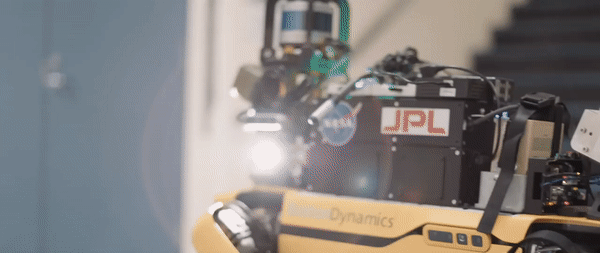 Au-Spot scans its surroundings with an array of sensors that are processed by an onboard computer, enabling the &ldquo;Mars Dog&rdquo; to map what&rsquo;s around it in 3D.