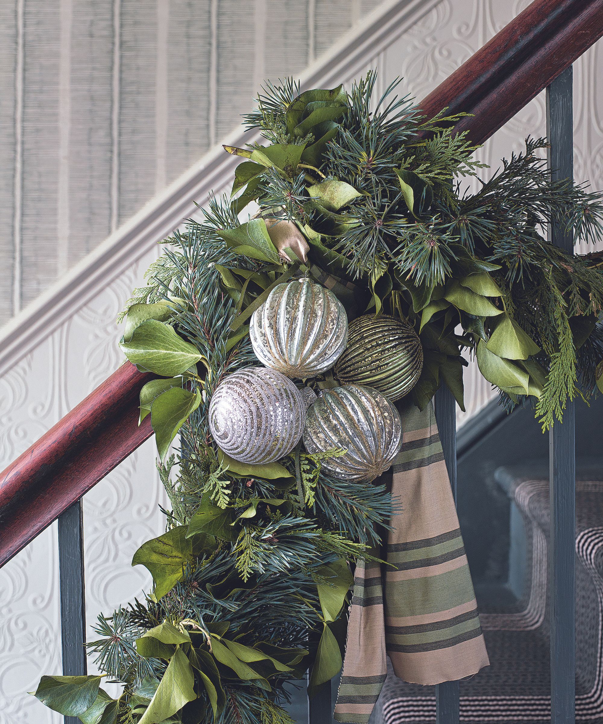 The Christmas ornament cluster trick will change how you decorate