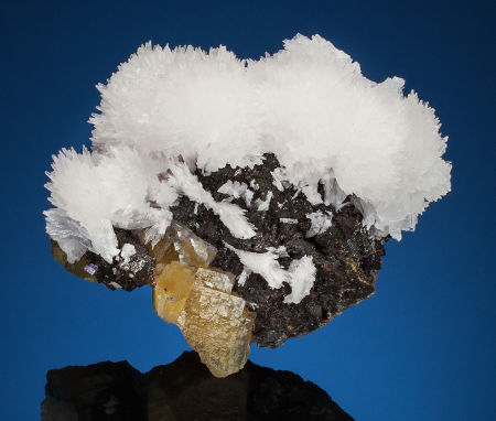 Strontianite crystals on zinc