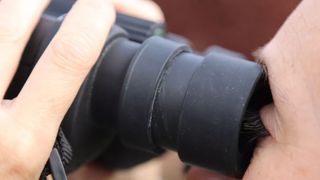 La foto de revisión del Canon 10x42l es WP