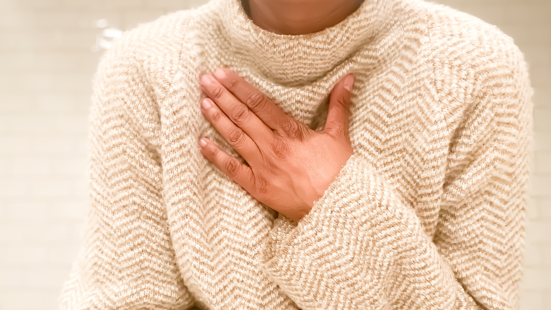Can basement mold make you sick: image shows woman with bretahing difficulties