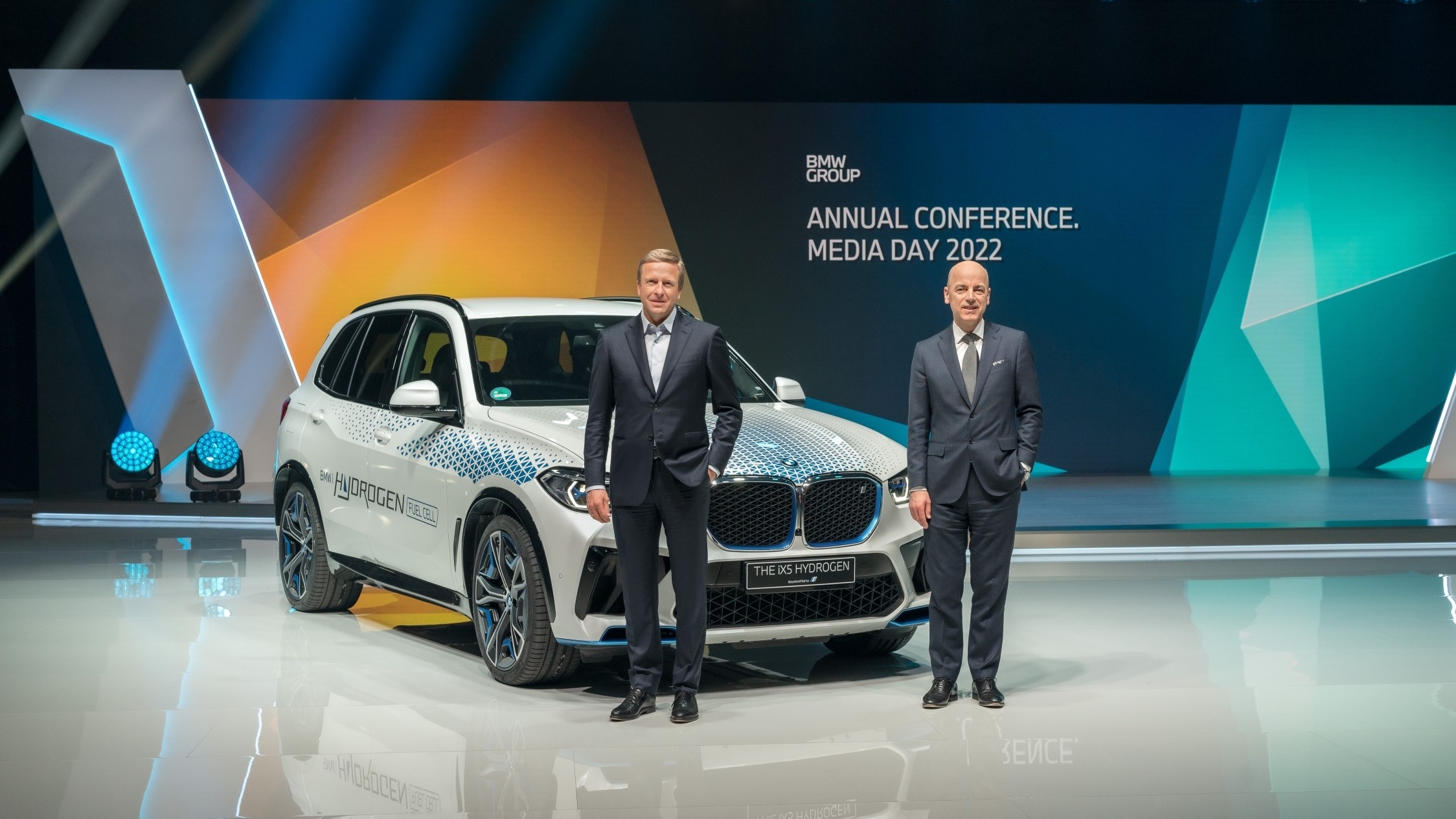 BMW to sell over 2 million EVs by 2025 Ramps up its emobility