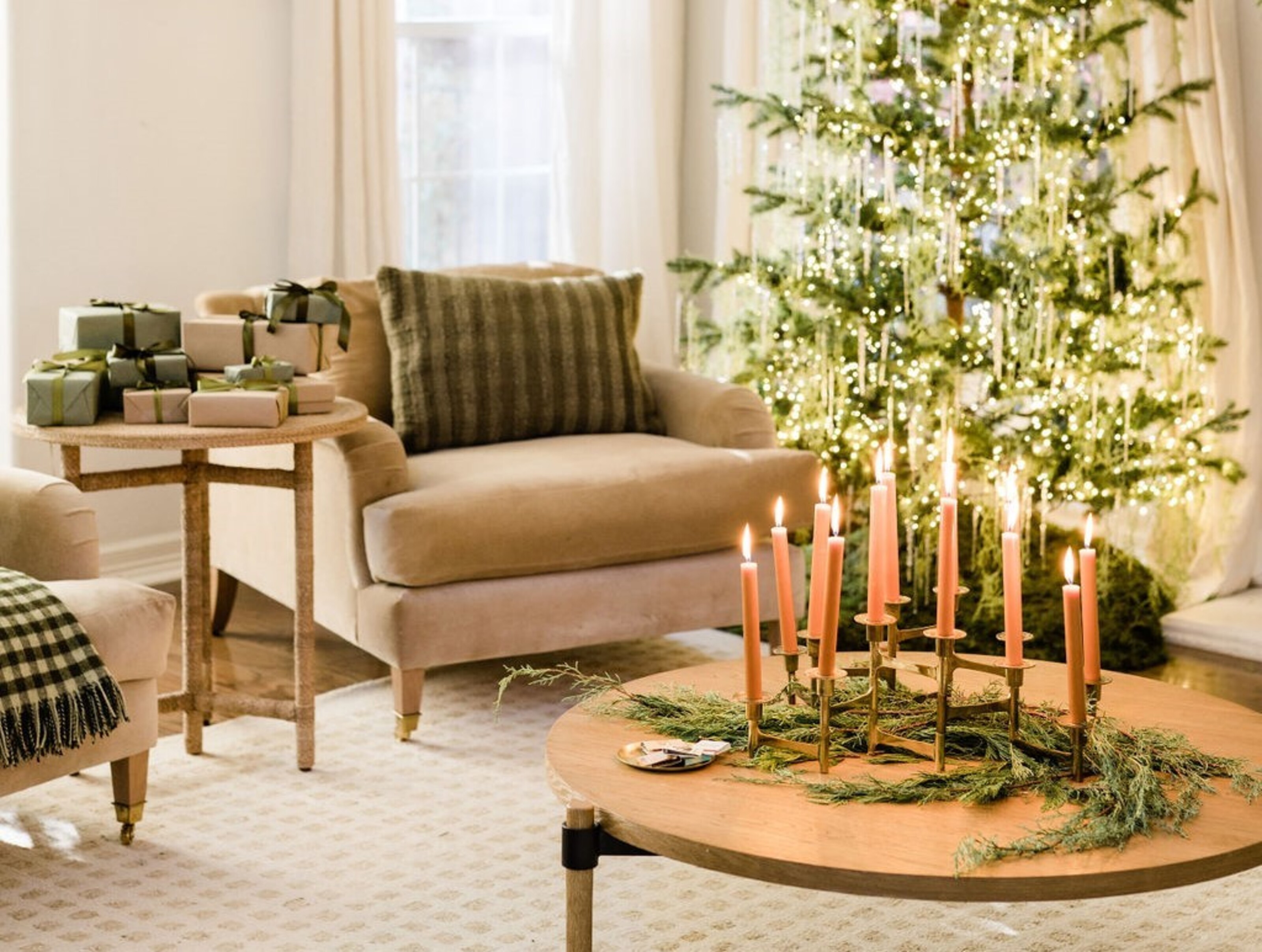 This Christmas Light Storage Hack Helps Tidying Away Decor | Livingetc