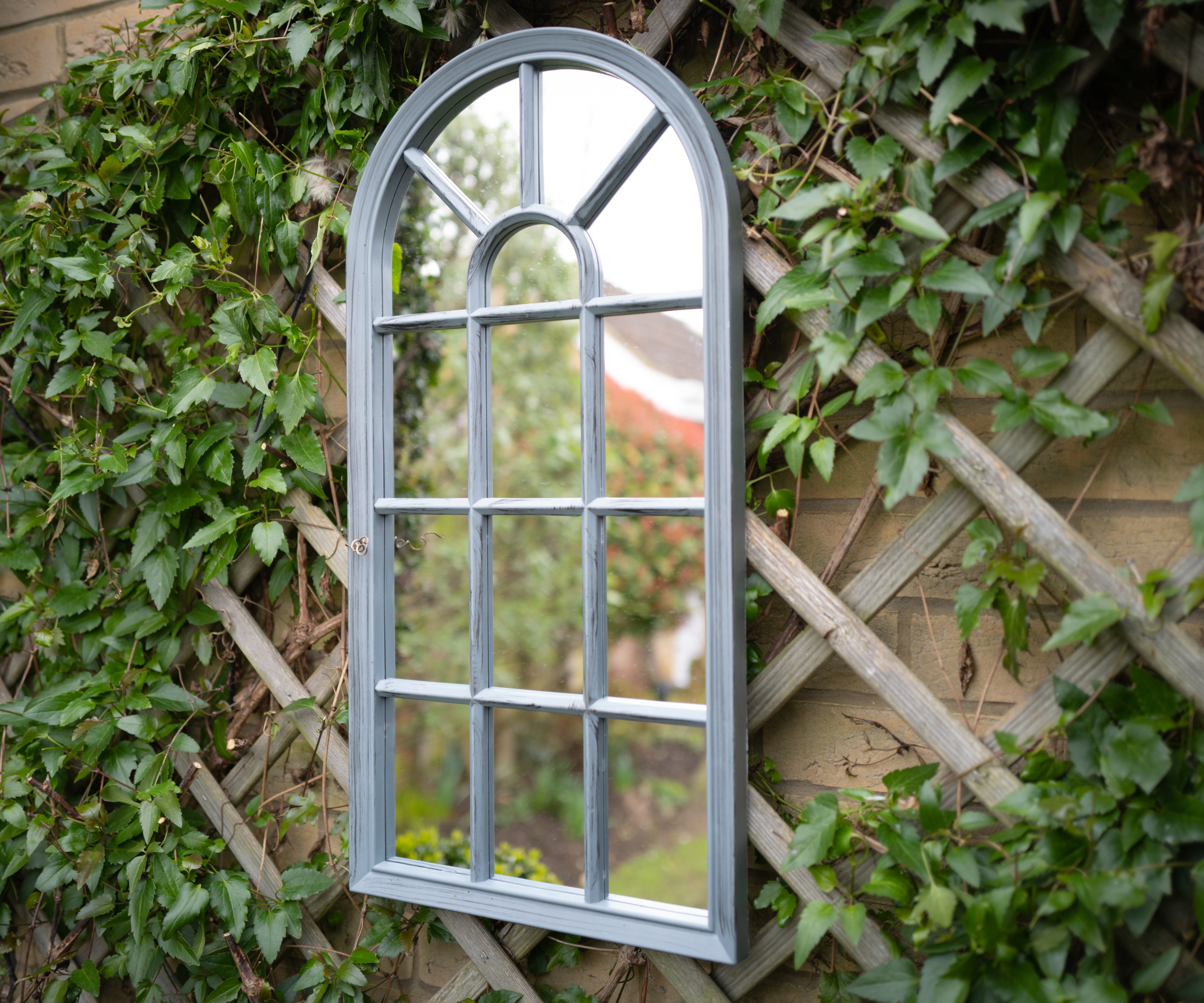 Outdoor mirror ideas 5 expert ways to open up your yard Homes and