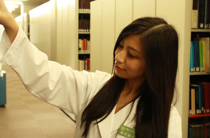 Ryoko Suwa, a biologist, is one of six contestants in the Miss Rikei Contest.