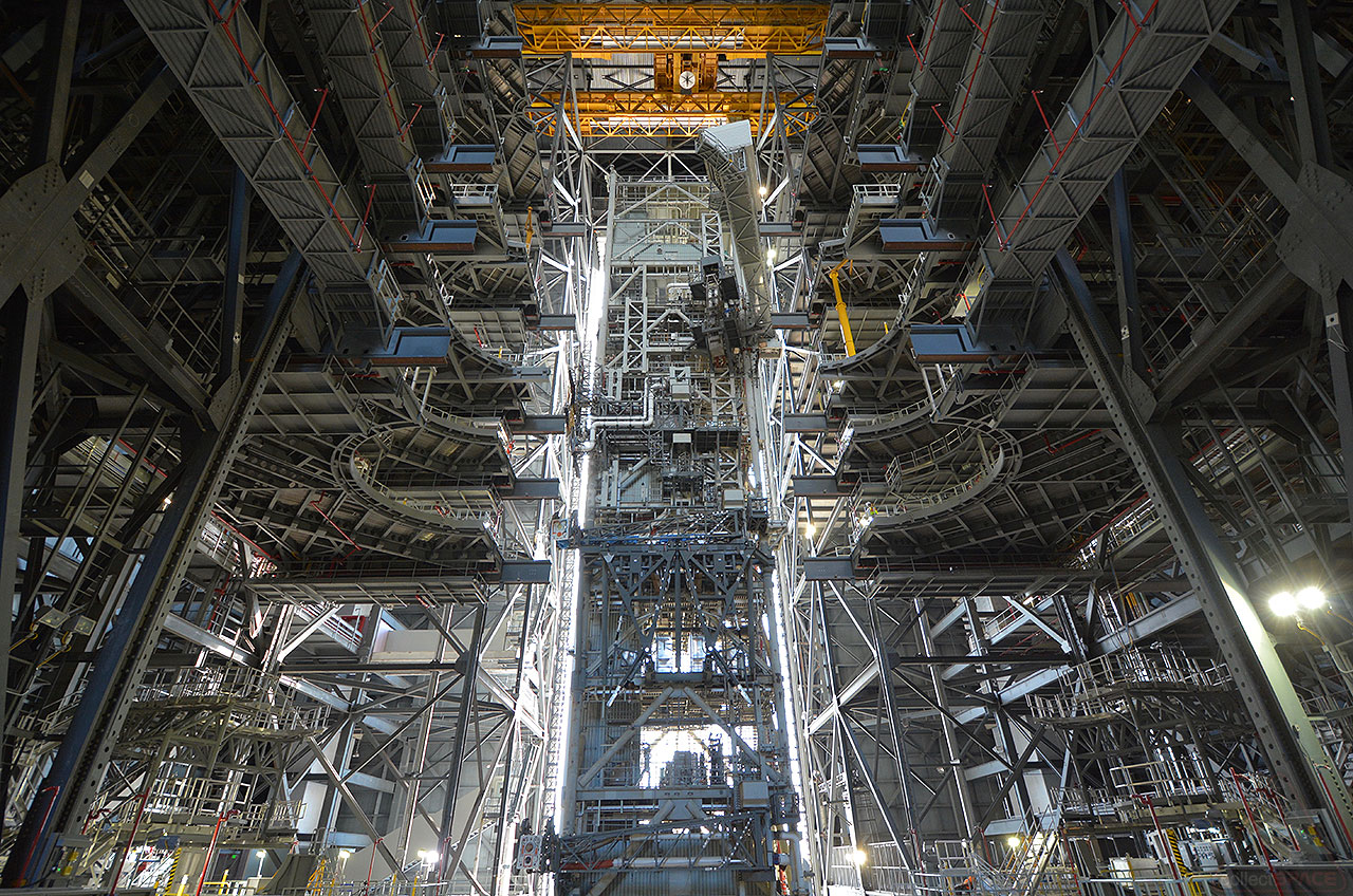 Evoking Apollo, NASA Launch Tower Enters Vehicle Assembly Building Space