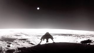 La sombra de un terreno robótico es visible en la superficie lunar con la tierra lejana visible en el cielo oscuro de arriba