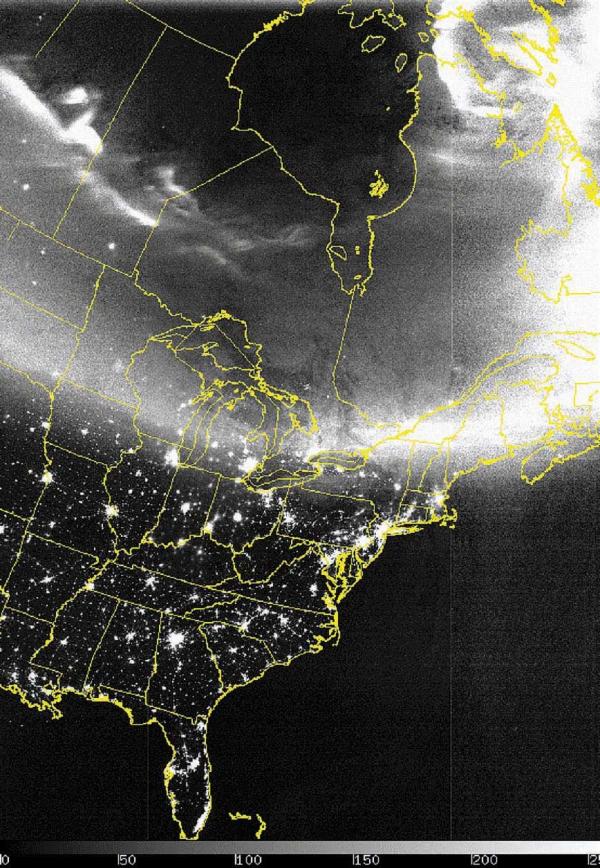 aurora-city-lights-100804-02