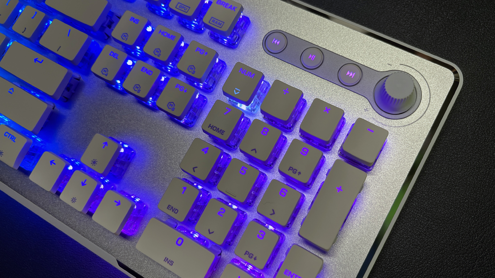 Roccat Vulcan II Max Review: So, so pretty | Tom's Hardware