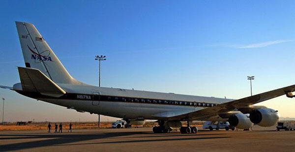 dc8-icebridge-dryden-101021-02b