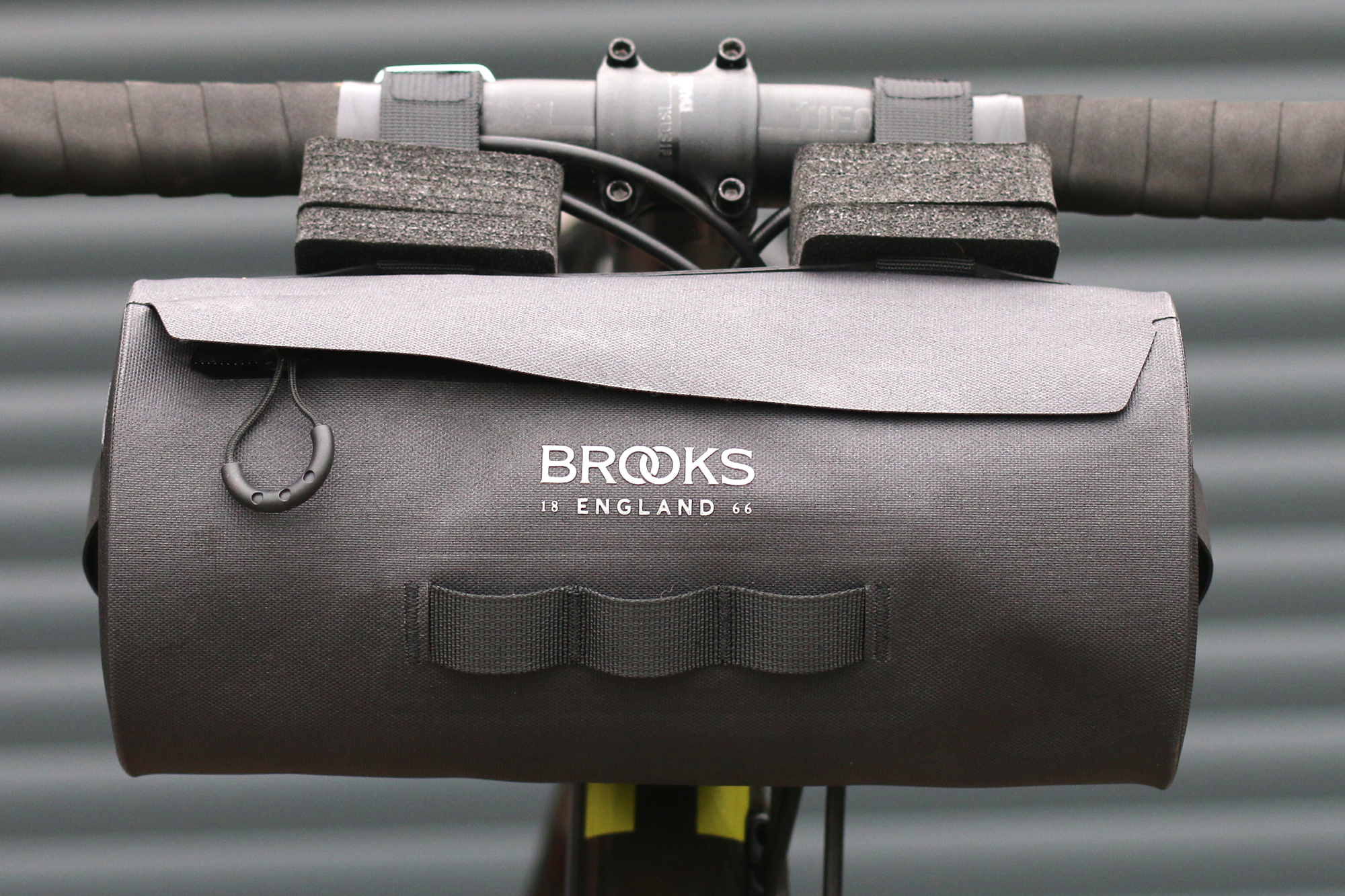 Brooks England Scape Handlebar Pouch review tidilymade and