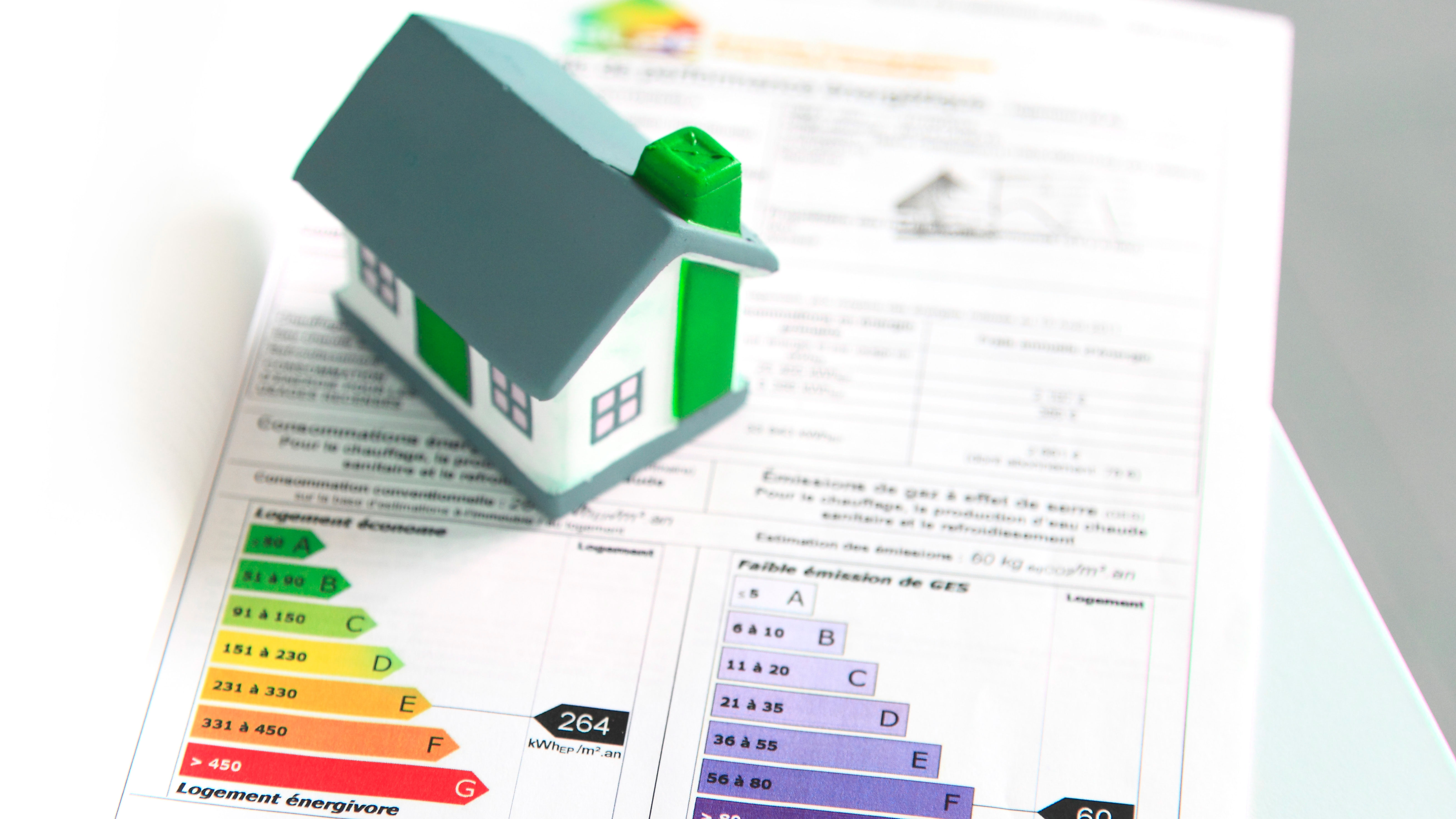 UK households offered £5,000 grants to replace boilers with heat pumps