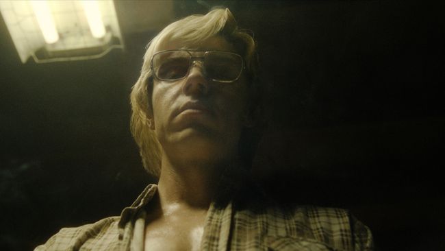 Evan Peters transforms into Jeffrey Dahmer for creepy new Netflix