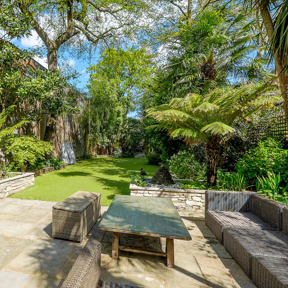 Live the high life in this doublefronted house on the Thames at Hammersmith Ideal Home