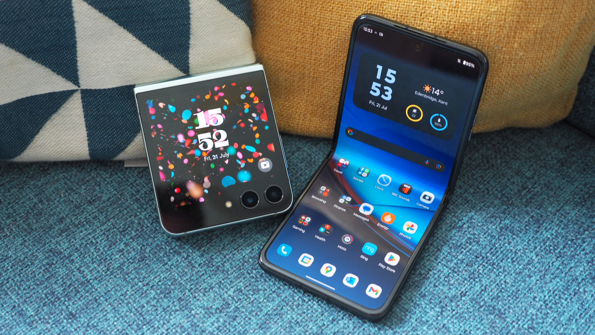 2 ways Samsung Galaxy Z Flip 5 bests Moto Razr 40…