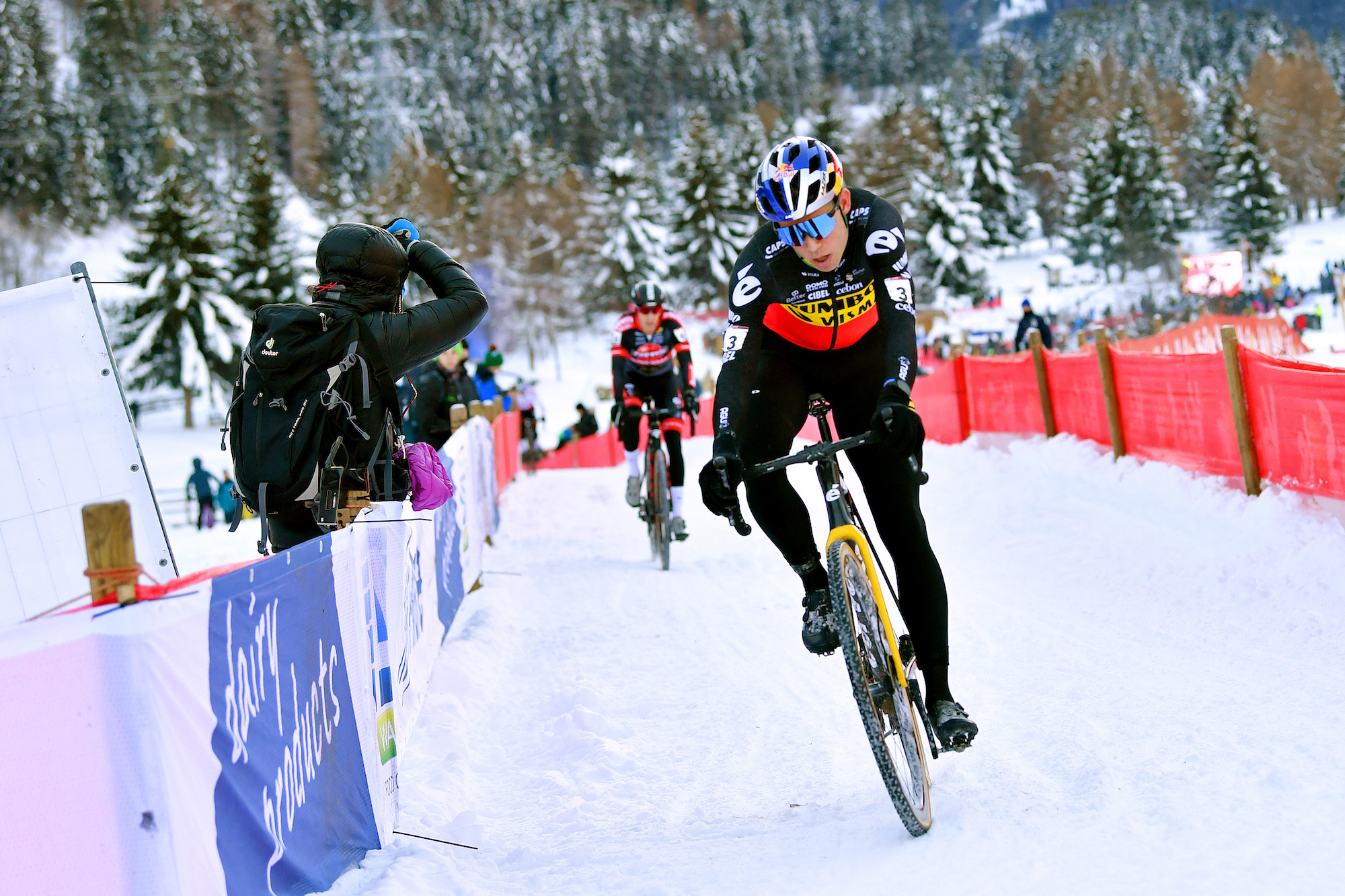 Wout van Aert wins snowy cyclocross in Val di Sole, Pidcock third