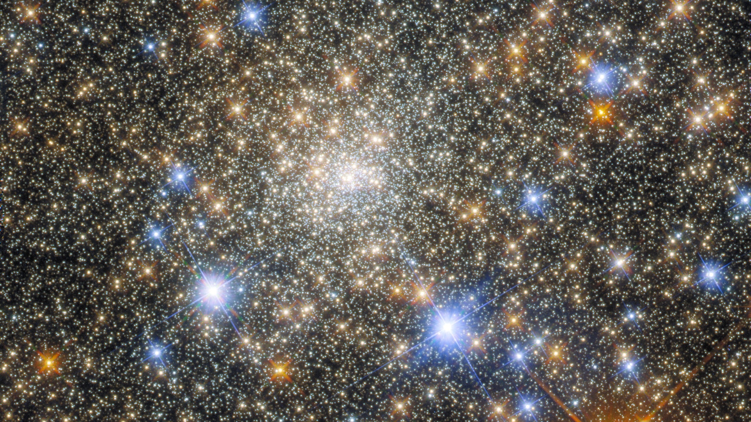 Star cluster glitters in new Hubble Space Telescope photo | Space