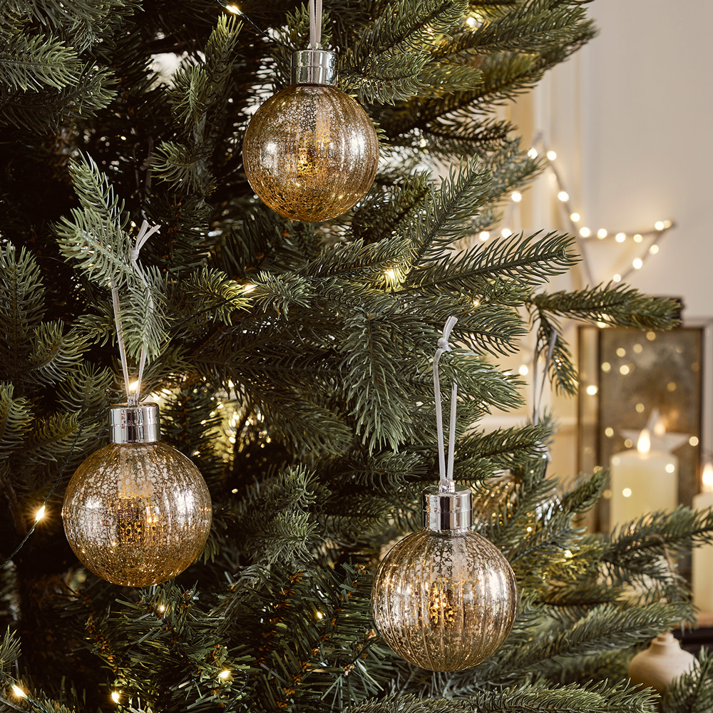 This Christmas tree calculator tells you just how many baubles you need