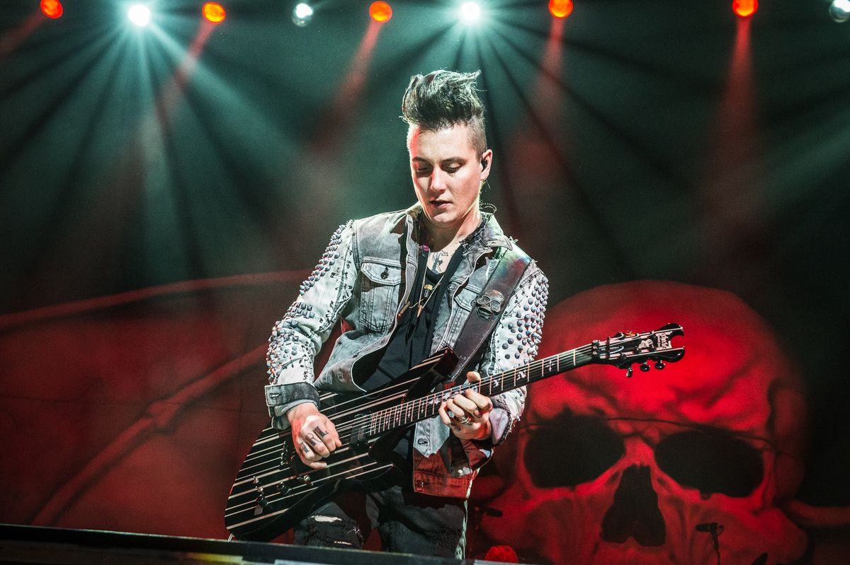 Avenged Sevenfold Guitarist Synyster Gates' 2014 Summer Tour Survival