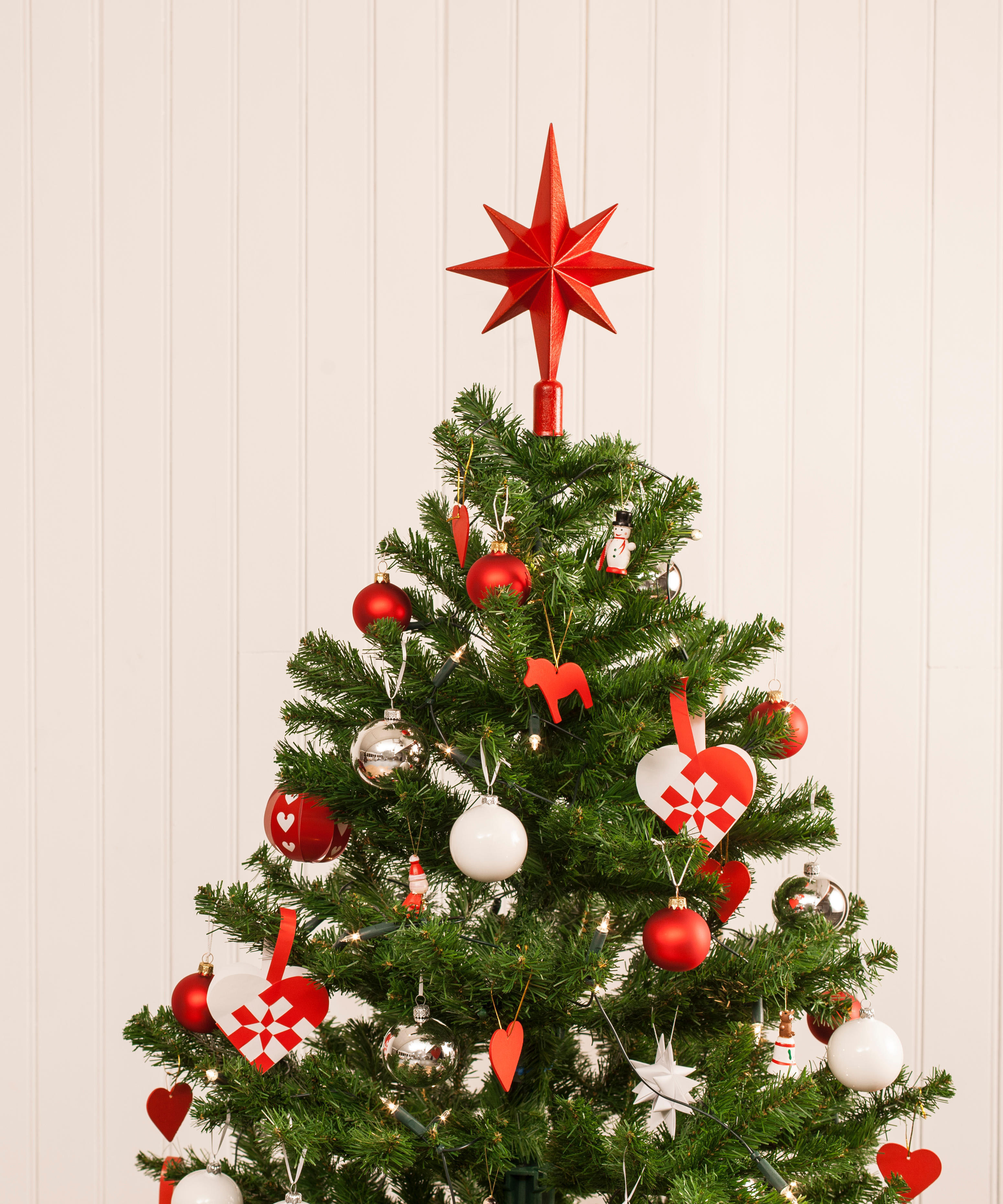 When to buy a real Christmas tree, according to experts Gardeningetc