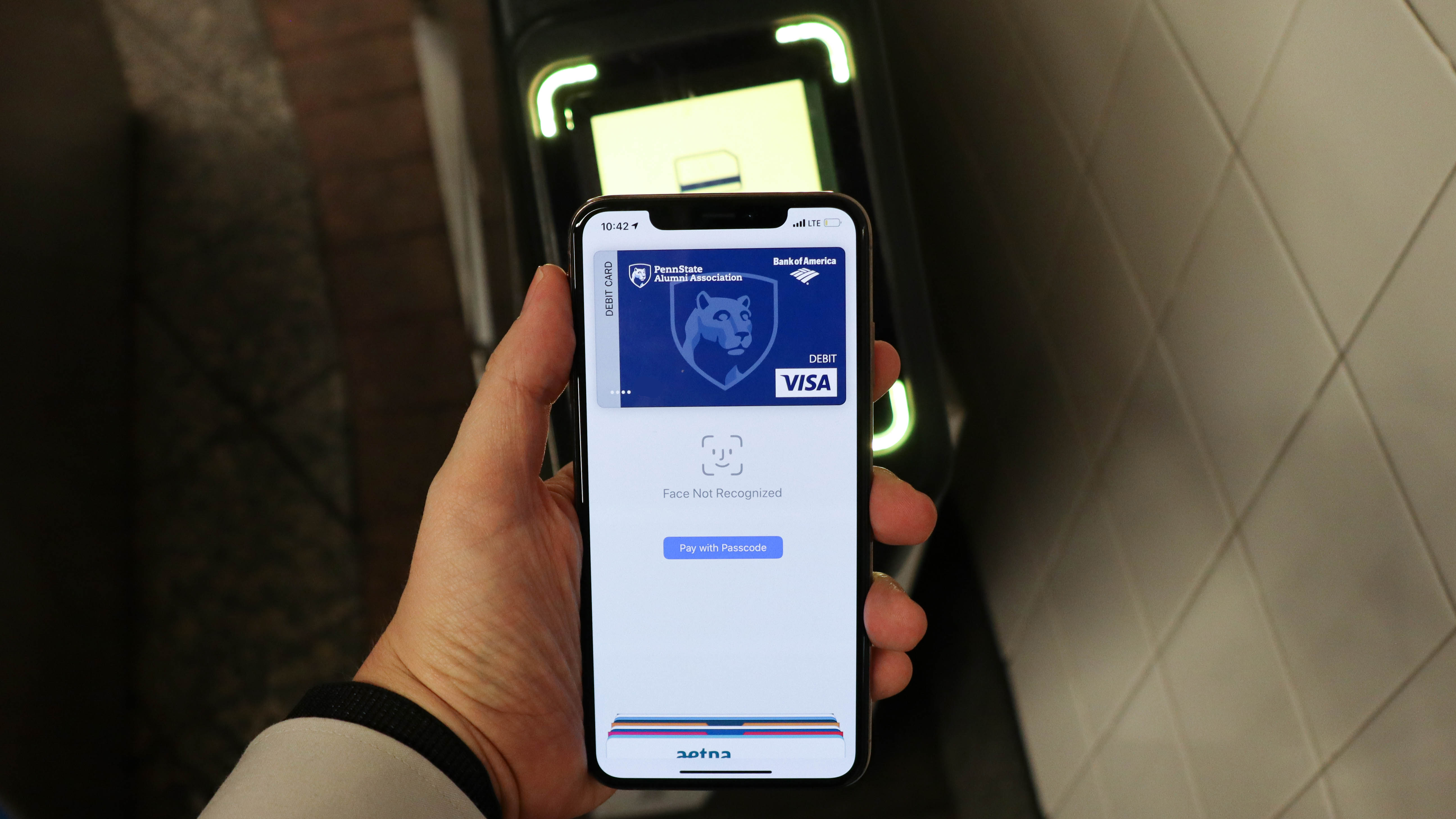 Your iPhone or Apple Watch will let you ride NYC subways and buses this