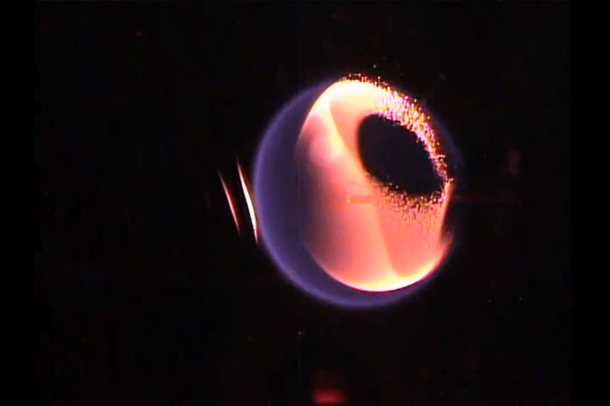 Fire on the space station! Astronauts preparing ongoing combustion