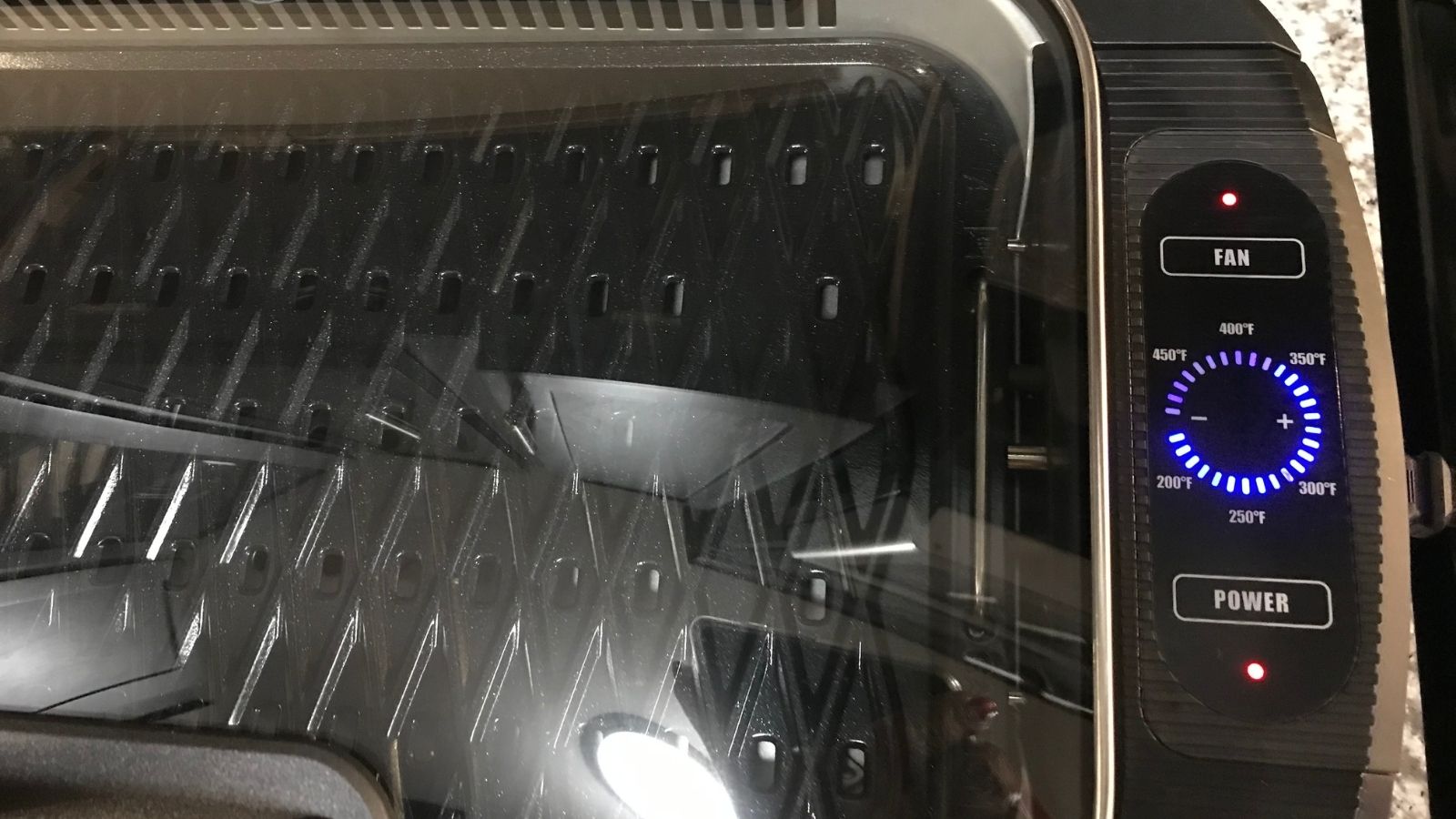 What is the difference between the power smokeless grill and the XL?