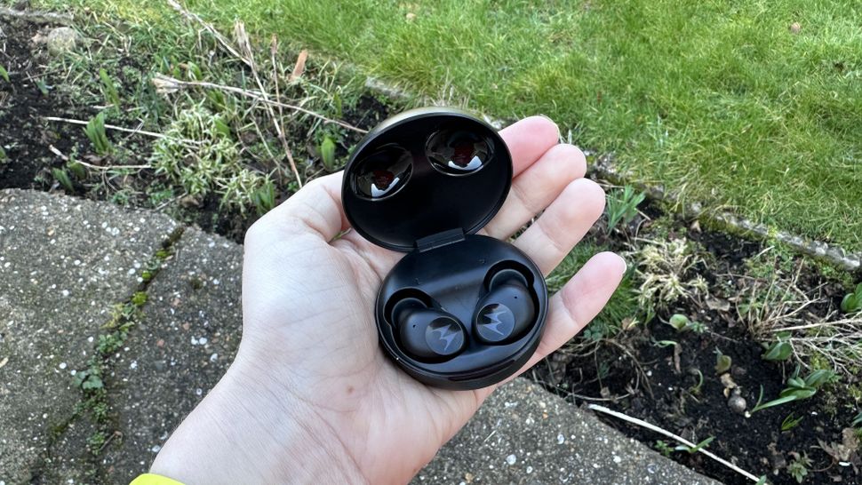 Moto Buds 150 review: fine but unremarkable wireless earbuds | TechRadar