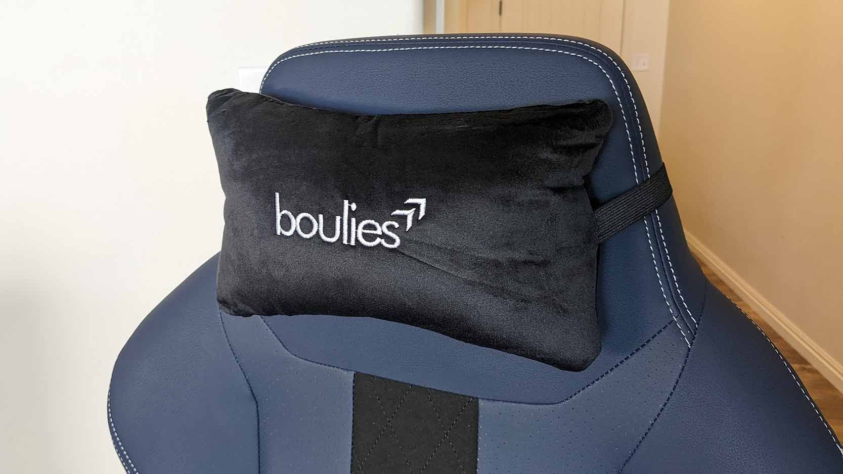 Boulies Master Series Gaming Chair review Adjustable lumbar support in