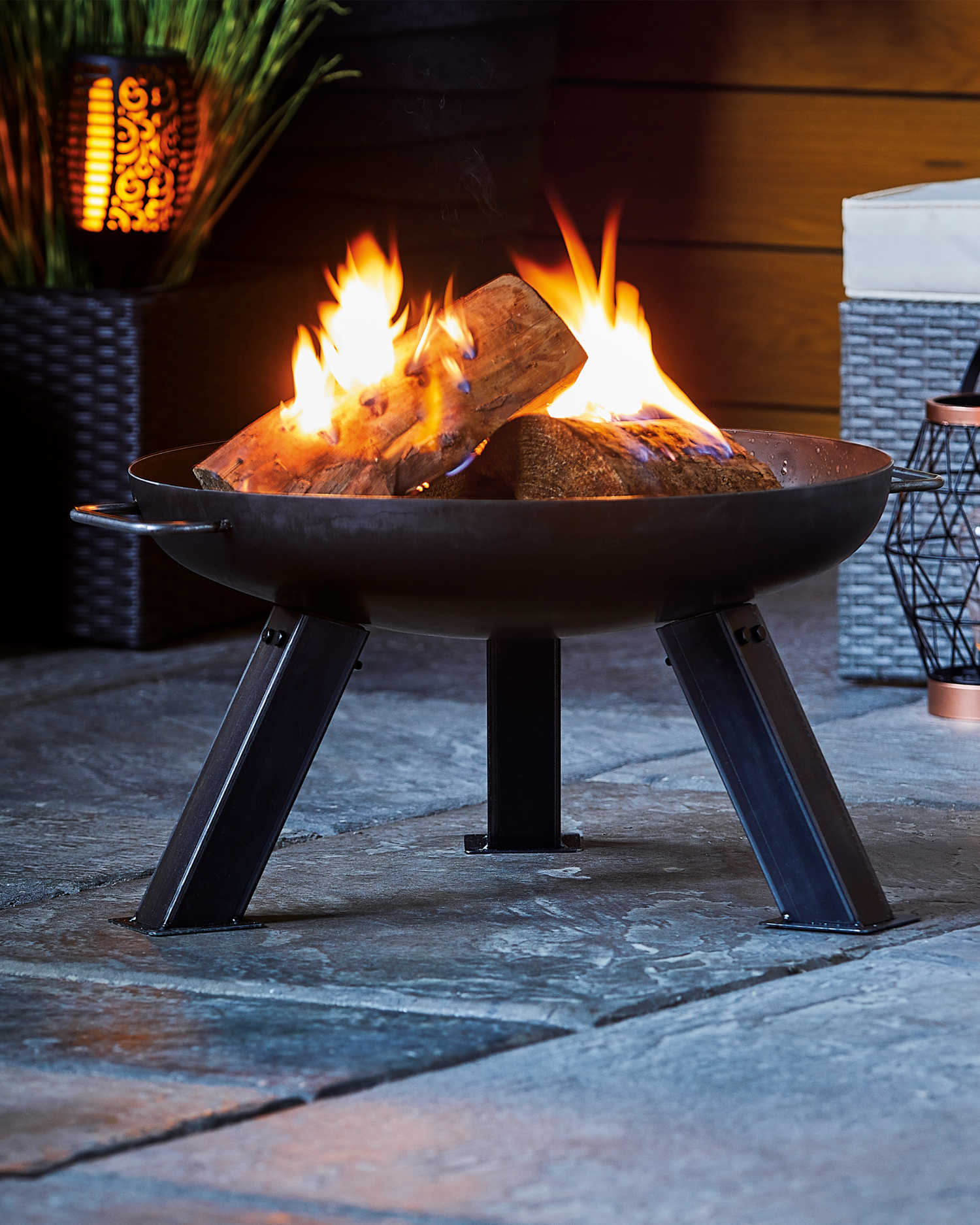 Aldi is selling this FANTASTIC fire pit under £30 and we've found