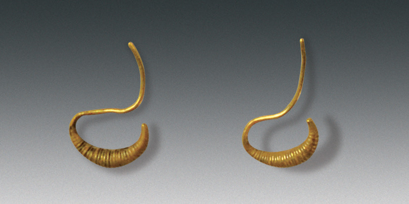 800 year-old tomb relics