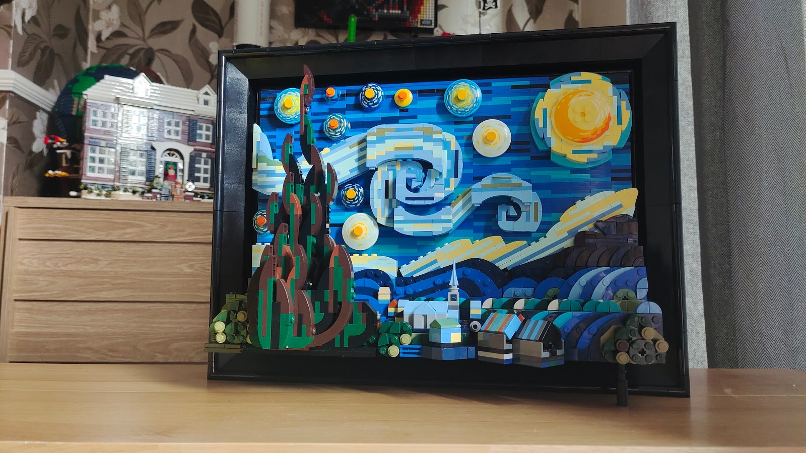 Vincent van Gogh - The Starry Night 21333 - recreation of Van Gogh&rsquo;s famous Starry Night painting made out of Lego bricks.