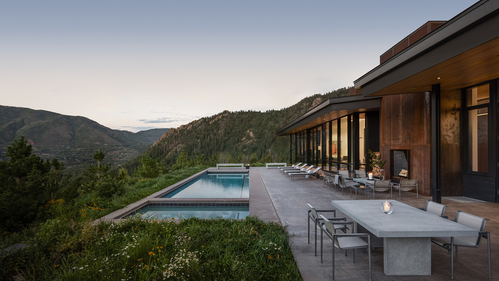 Tour this quietly elegant Aspen house which interlinks…