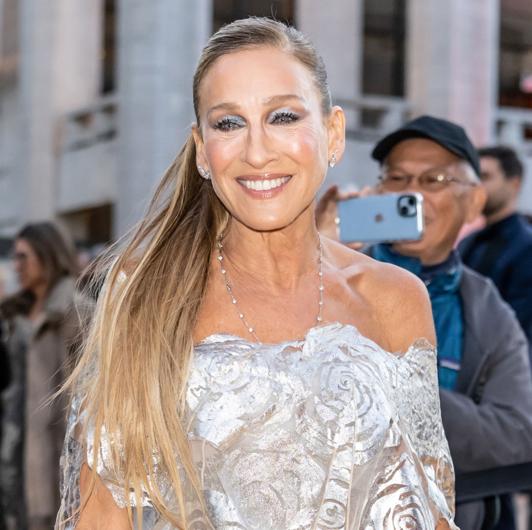 Sarah Jessica Parker Dusts Her Lids With Frosty Y2K…