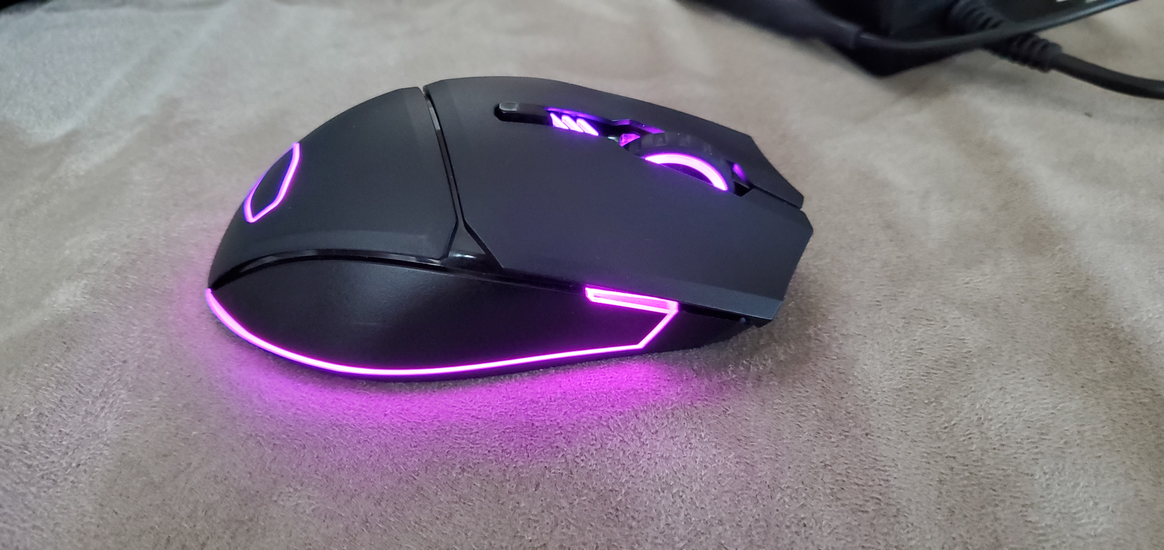 Cooler Master MM831 Wireless Gaming Mouse Review 32,000 CPI, Awesome