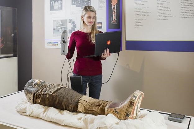 An Artec Eva handheld 3D scanner was used to scan the mummy&rsquo;s surface.