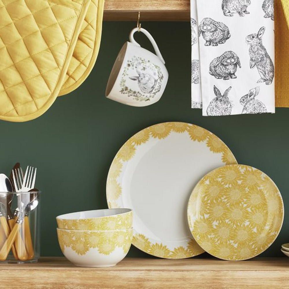 This Asda sunflower dinner set will brighten up this dreary January