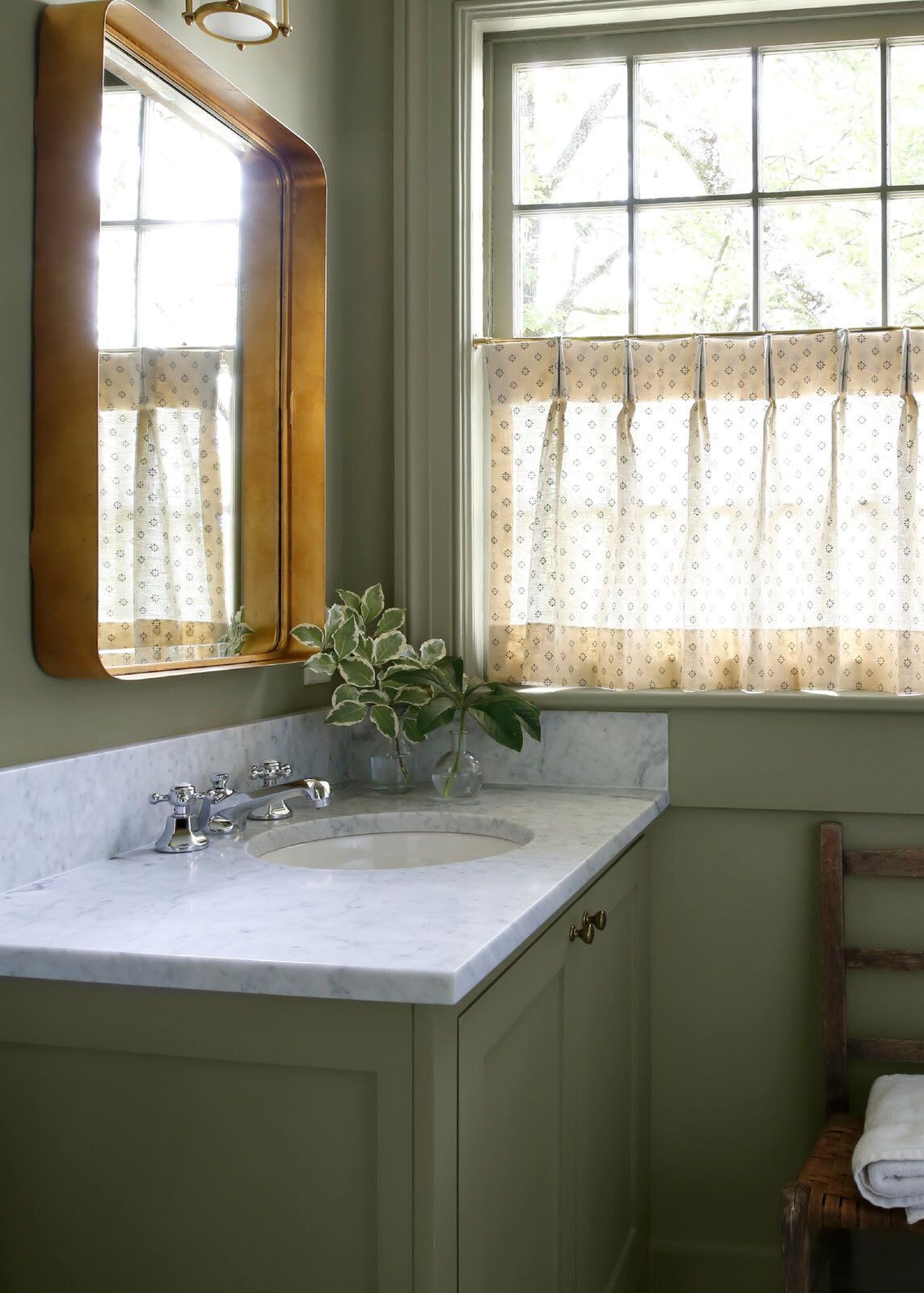 Bathroom curtain ideas 10 elegant washroom drapery styles Homes and