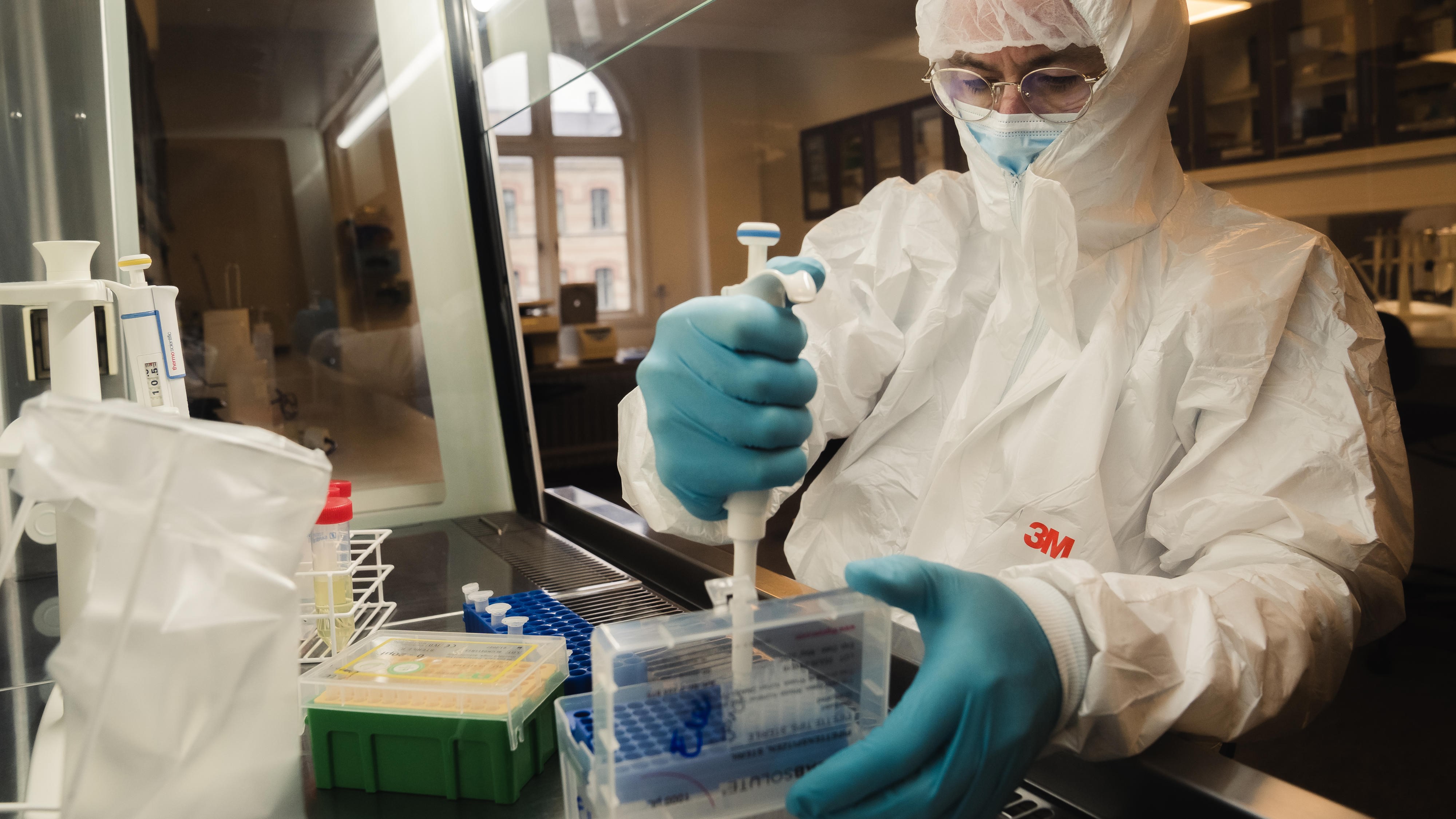 Eske Willerslev preparing DNA samples for analysis in Copenhagen.